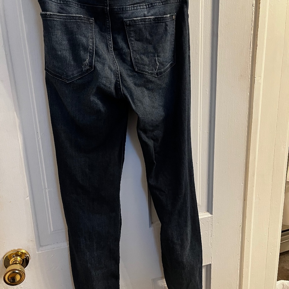 Judy blue jeans,very skinny! I wear a 7 but these were too skinny for me!